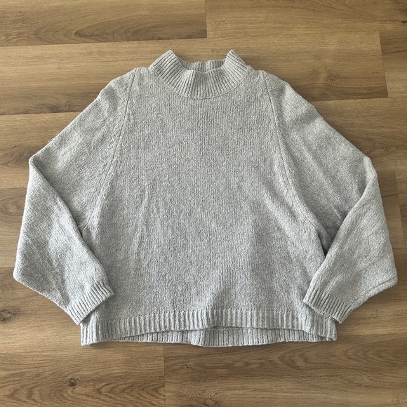 Old Navy Light Gray Mock Neck Sweater, Woman’s Sweater, Size Large- EUC - Picture 1 of 10
